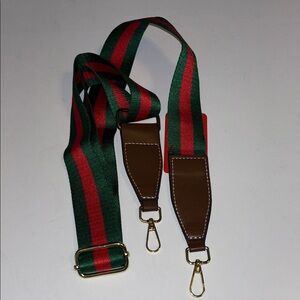 GREEN AND RED STOPPED GUITAR STRAP…GREAT ADDITION TO ANY MATCHING BAG
ADJUSTABLE